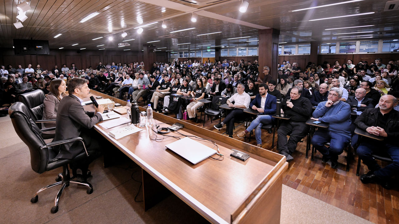 KICILLOF SE REUNIÓ CON REPRESENTANTES GREMIALES E INTENDENTES CORRENTINOS