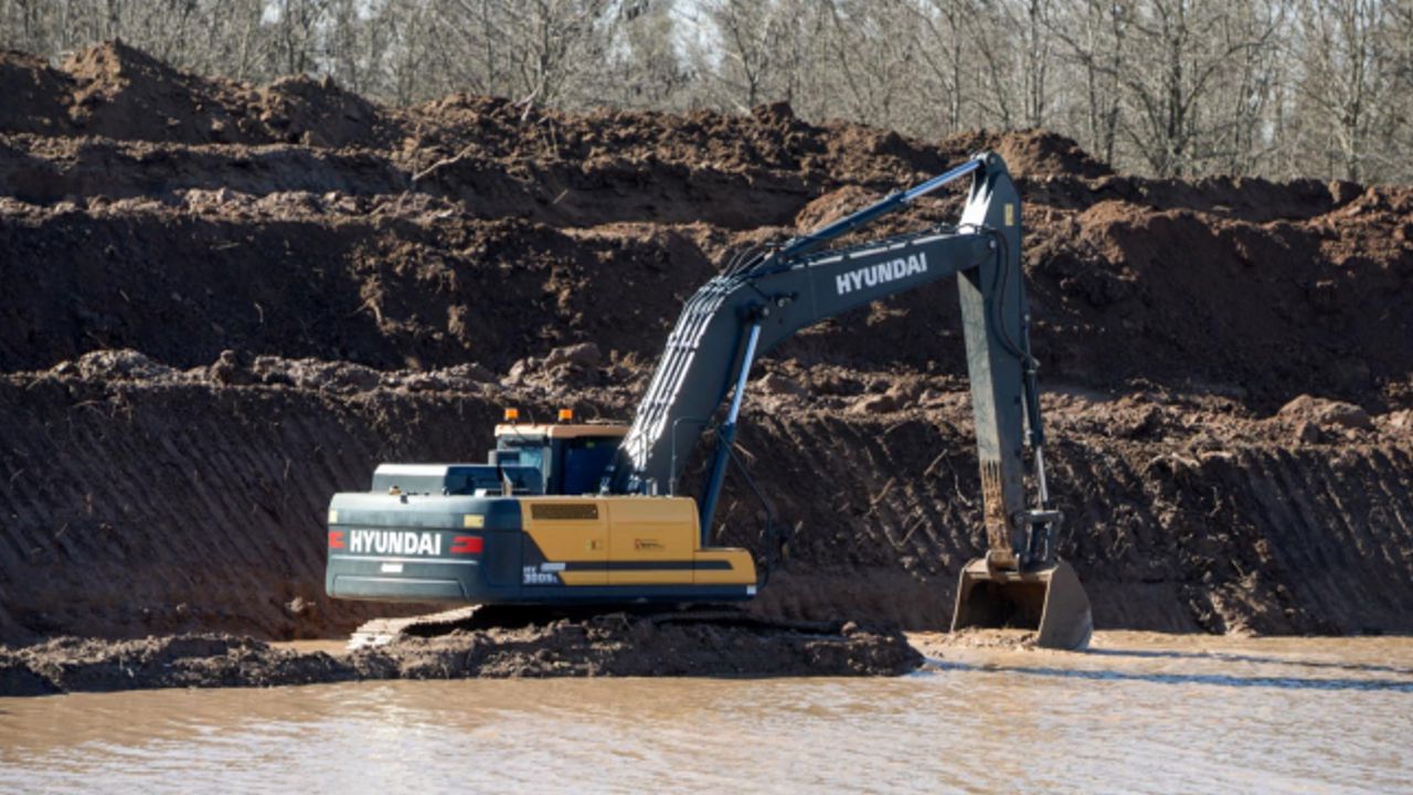 AVANZAN LOS TRABAJOS DE ADECUACIÓN DEL CAUCE DEL RÍO ARECO