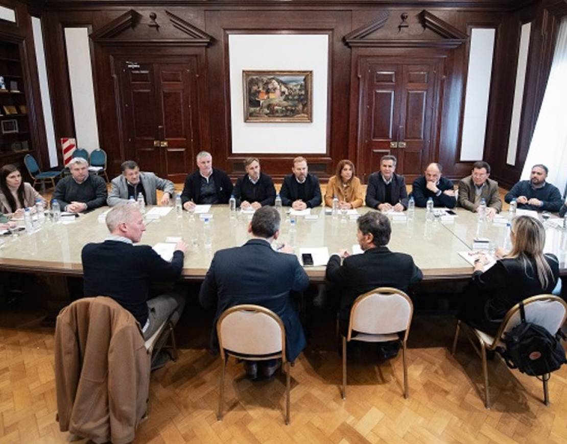 KICILLOF Y CUATTROMO FIRMARON CONVENIOS CON MUNICIPIOS PARA LA COMPRA DE BIENES DE CAPITAL