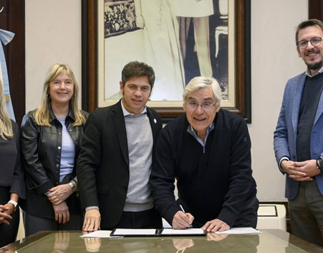 KICILLOF Y CUATTROMO FIRMARON CONVENIOS CON MUNICIPIOS PARA LA COMPRA DE BIENES DE CAPITAL