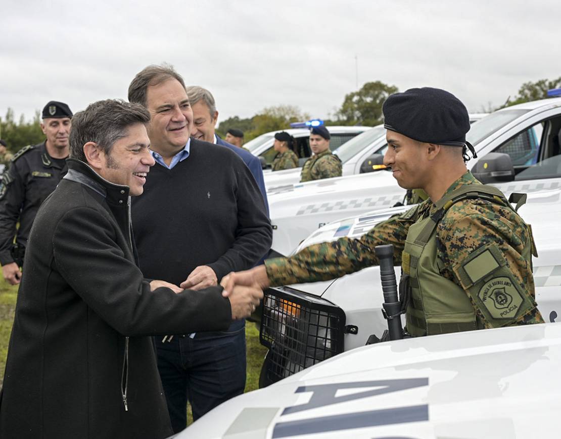KICILLOF INAUGURÓ DOS BASES POLICIALES Y ENTREGÓ PATRULLEROS PARA FORTALECER LA SEGURIDAD