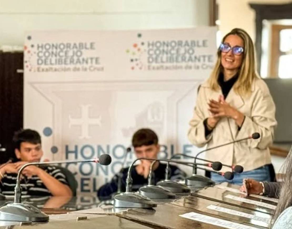 ESTUDIANTES DE LA EES N°4 VISITARON LA MUNICIPALIDAD DE EXALTACIÓN DE LA CRUZ