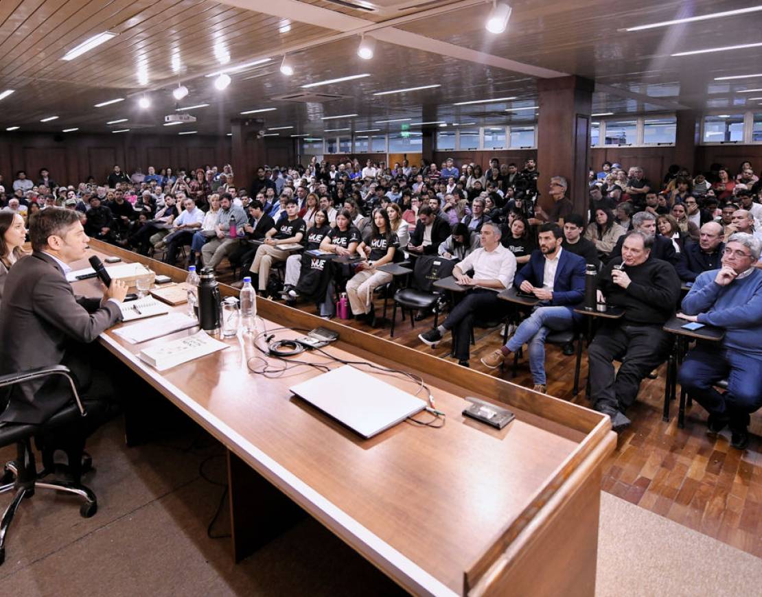 KICILLOF SE REUNIÓ CON REPRESENTANTES GREMIALES E INTENDENTES CORRENTINOS